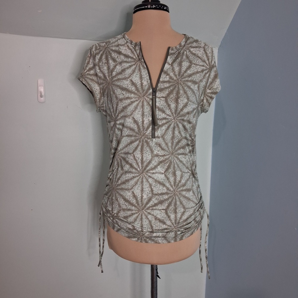 Carve Designs Womens Rash Guard Small Green Geometric Half Zip Short Sleeve Top